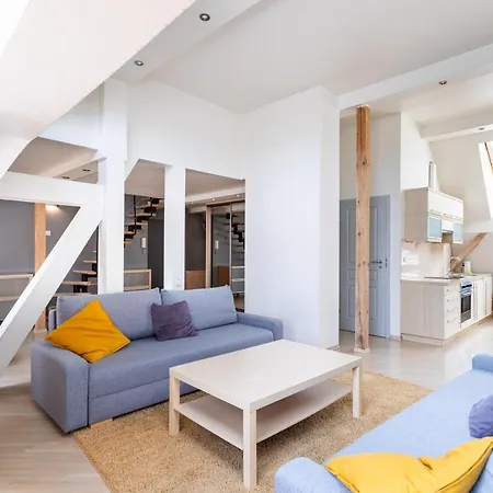 Coastal Style Two-level Victus Near Pier By Renters *